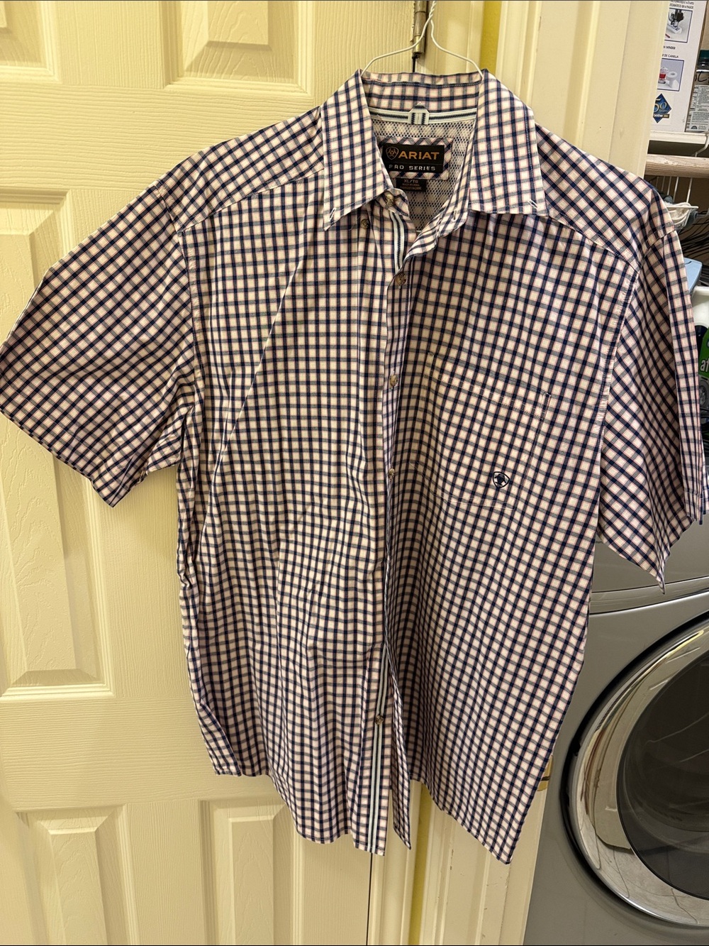 Ariat Men’s Short Sleeve Check Shirt in White and Navy